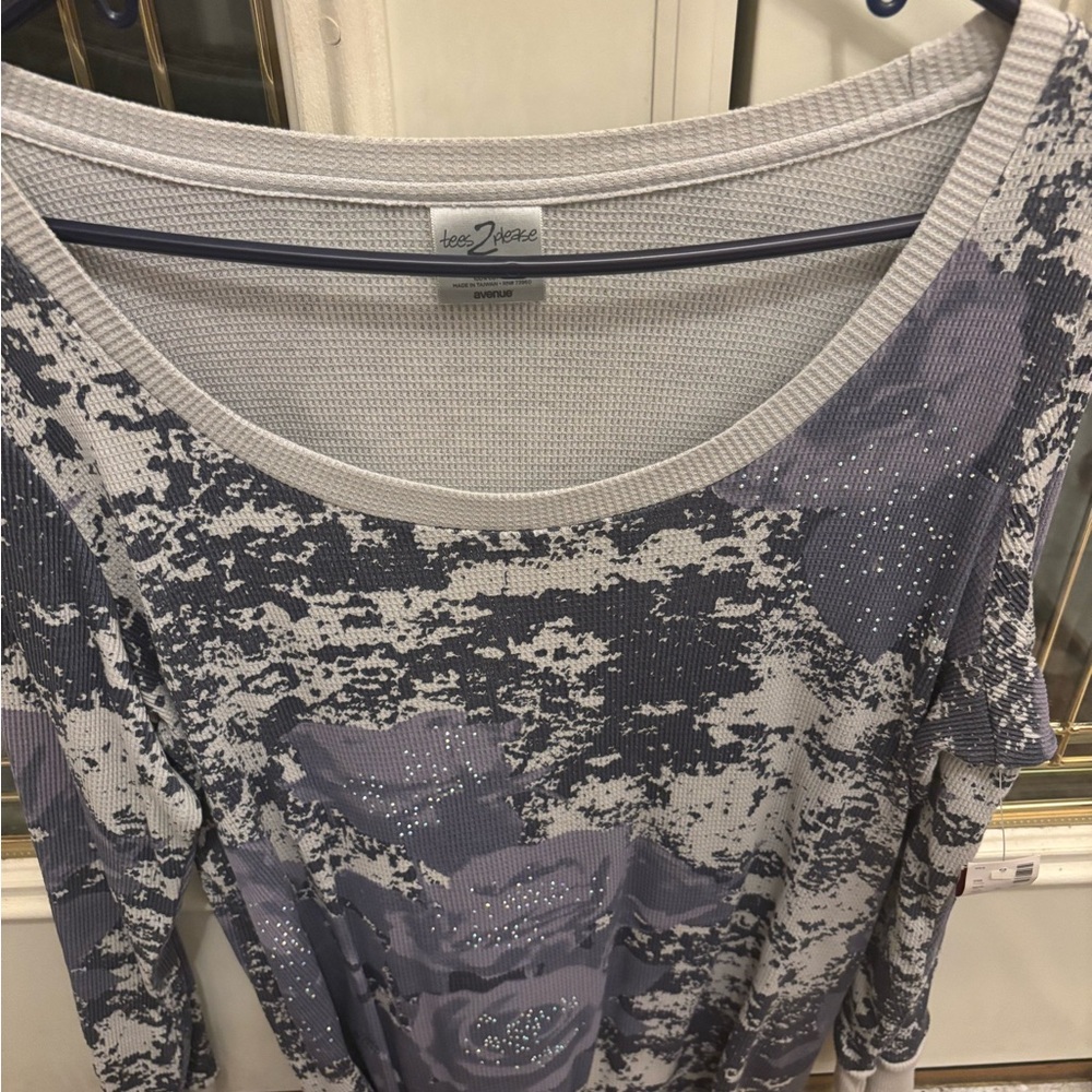 Avenue Women's Top in Subtle Gray